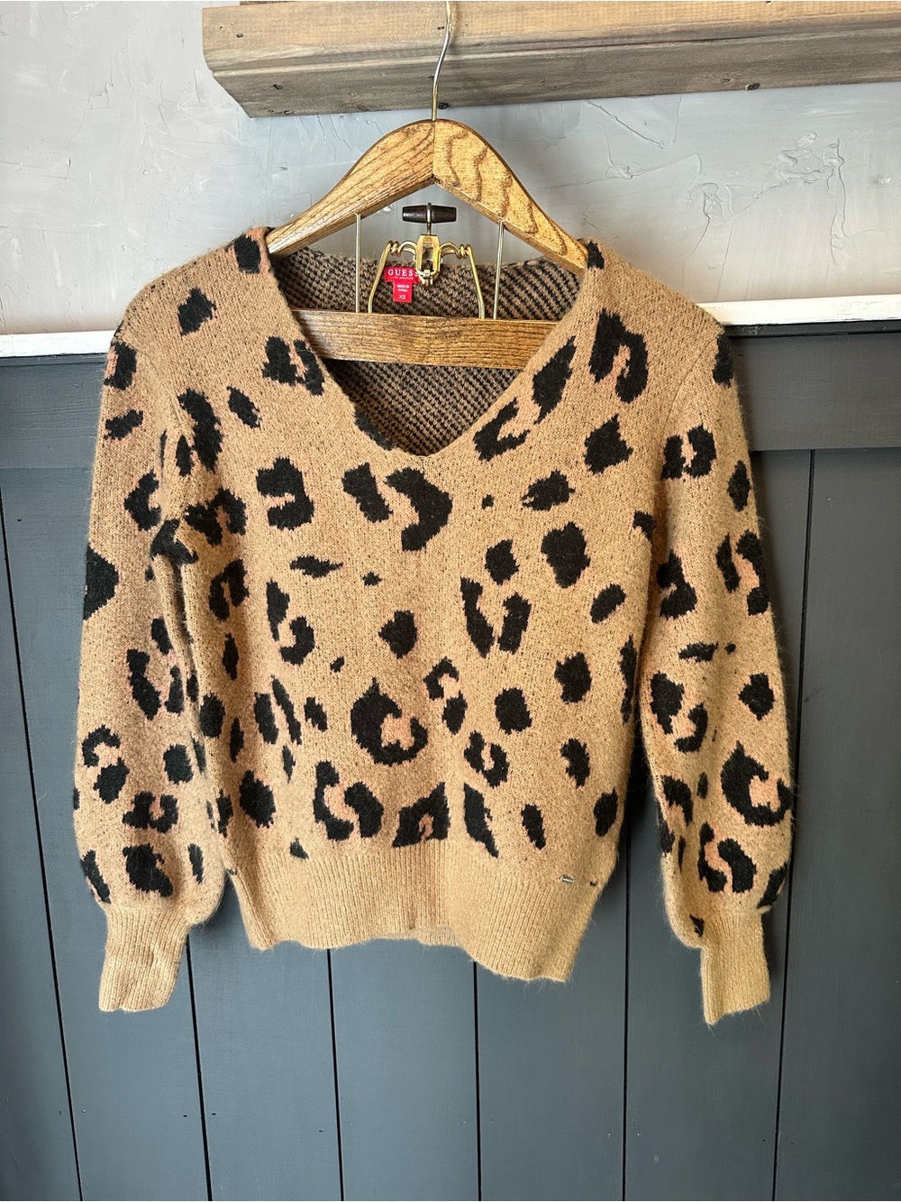 Guess Cheetah Leopard Print V Neck Fuzzy Sweater, Sz XS